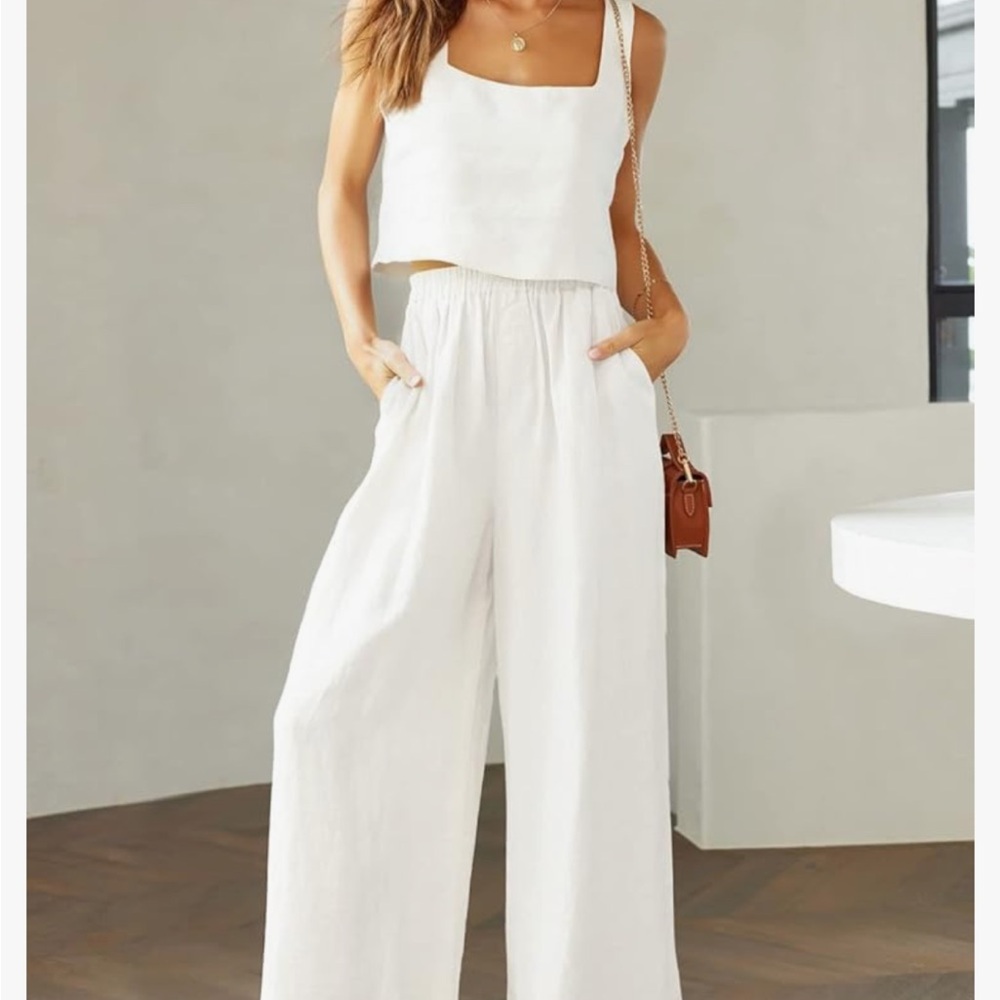 Sophisticated White Wide Leg Jumpsuit with Square Neckline
